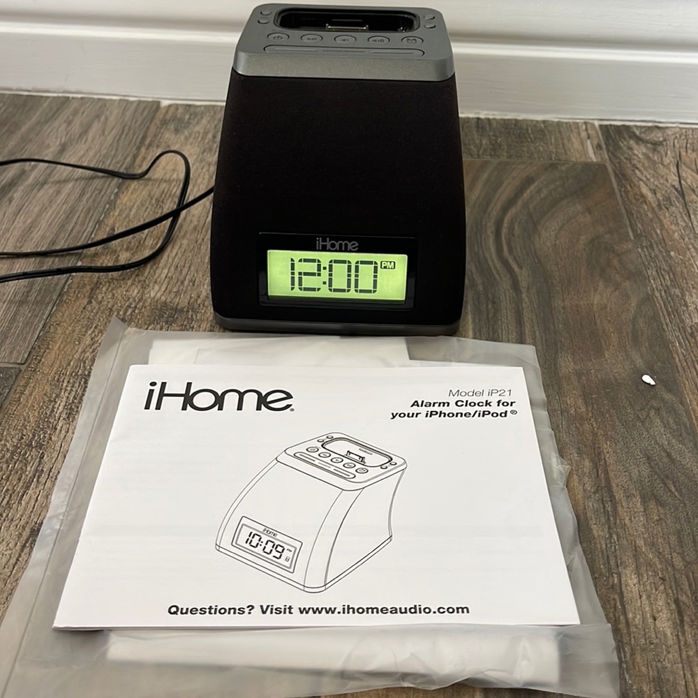 Model iP21 Alarm Clock for iPhone / iPod